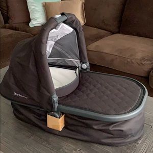 UppaBaby Bassinet in Jake (black). Brand New.